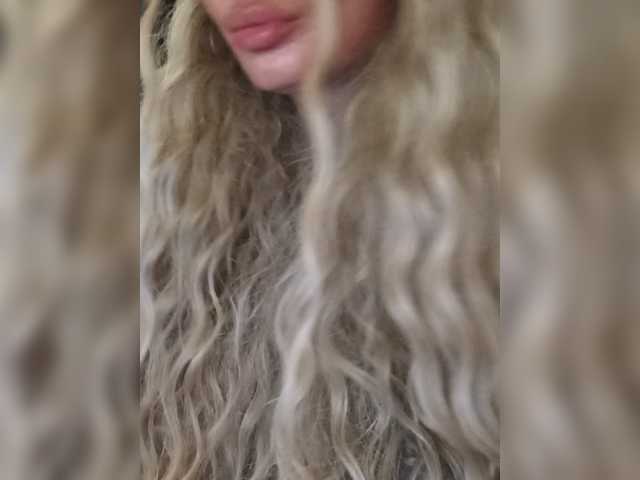 Sofaa live cam on BongaCams