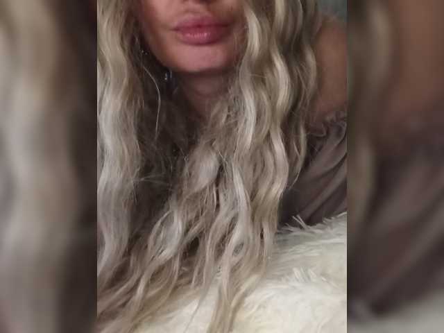 Sofaa, en vivo ahora en BongaCams