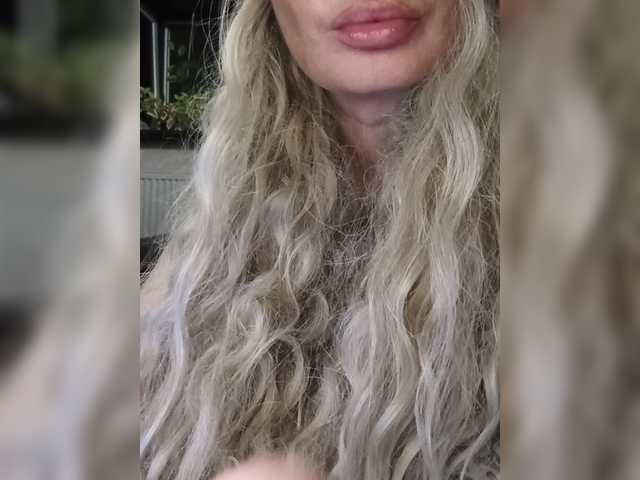 Sofaa live cam on BongaCams