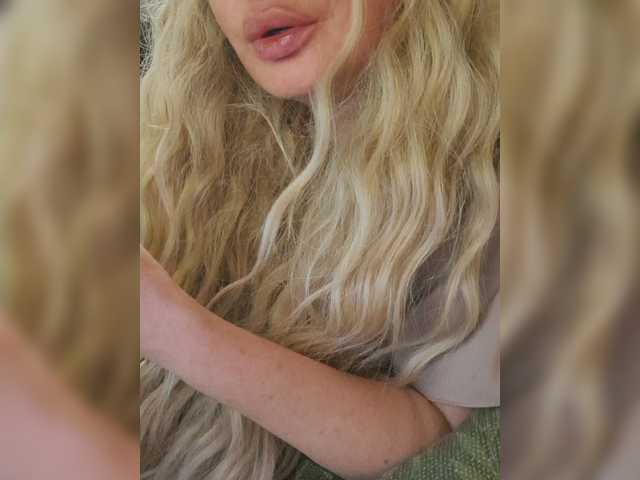 Sofaa live cam on BongaCams