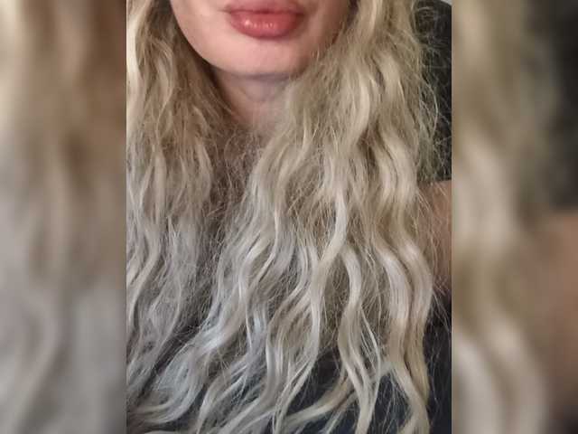 Sofaa live cam on BongaCams