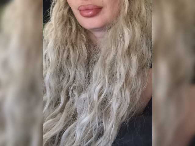 Sofaa live cam on BongaCams