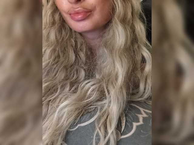 Sofaa live cam on BongaCams