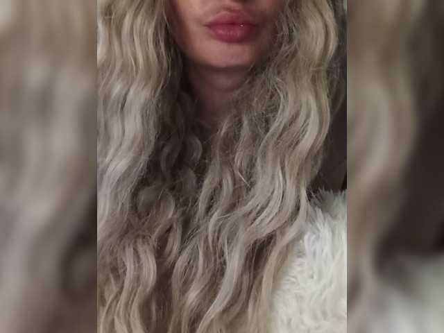 Sofaa live cam on BongaCams