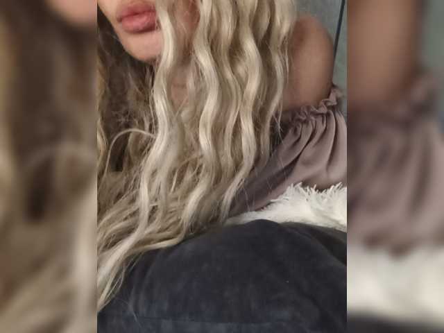 Sofaa live cam on BongaCams