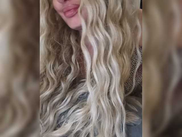 Sofaa live cam on BongaCams