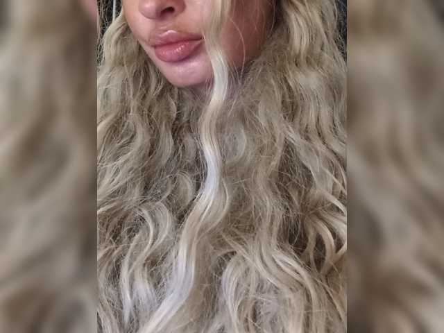 Sofaa live cam on BongaCams