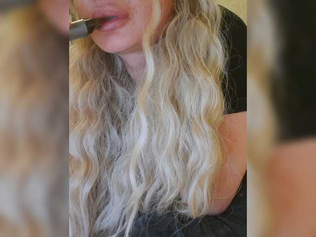 le modèle Sofaa est en webcam porno dans un show sur le site bongacams, il possède les tags suivants: White/Caucasian,Blonde,Shaved