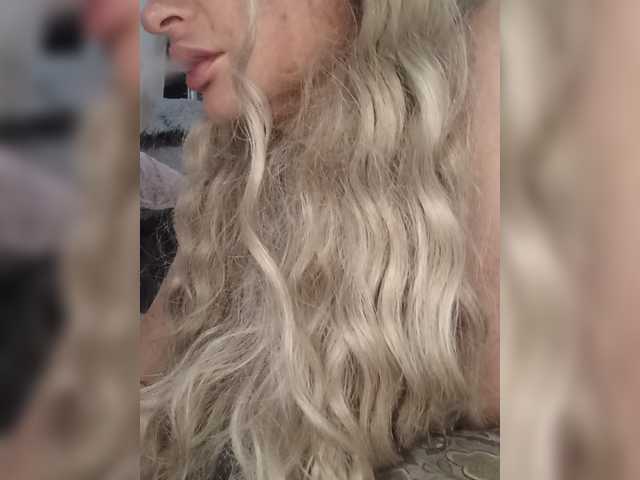 Sofaa live cam on BongaCams