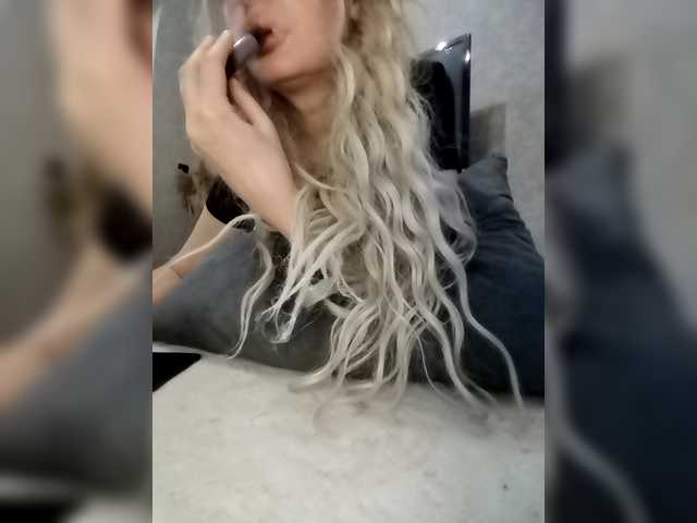 Sofaa live cam on BongaCams
