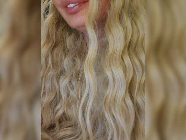 Sofaa live cam on BongaCams
