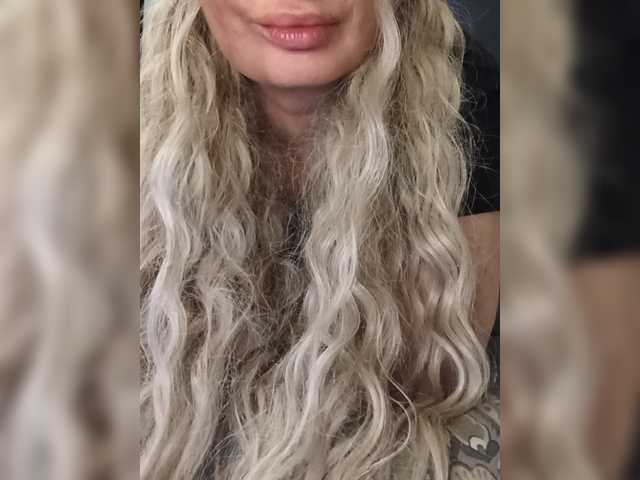 Sofaa live cam on BongaCams