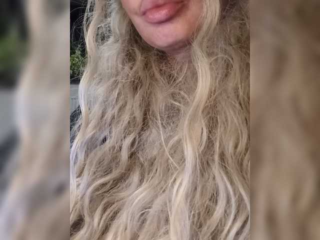 Sofaa live cam on BongaCams