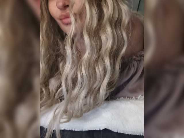 Sofaa live cam on BongaCams