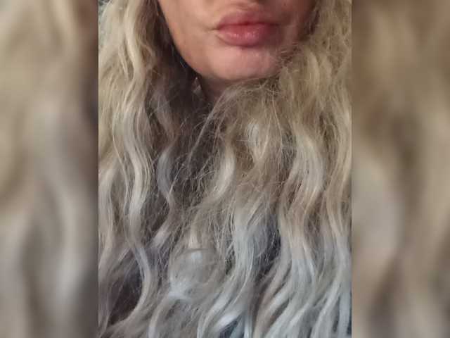 Sofaa live cam on BongaCams