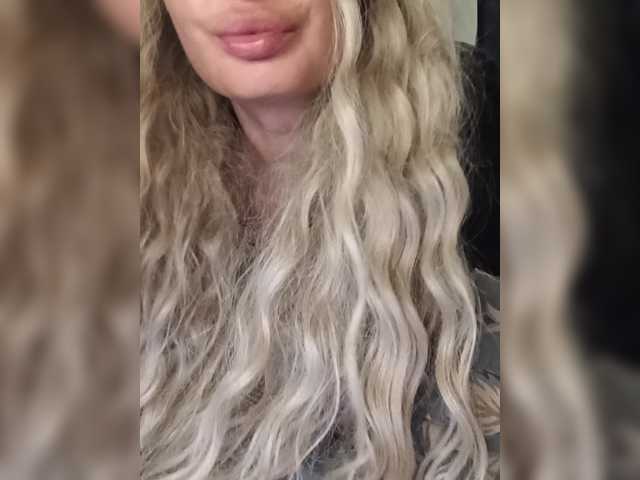 Sofaa live cam on BongaCams