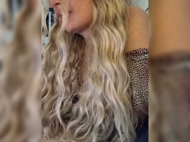 Sofaa live cam on BongaCams
