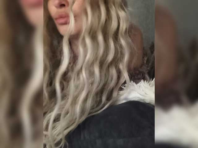 Sofaa live cam on BongaCams
