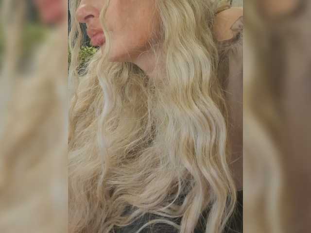 Sofaa live cam on BongaCams