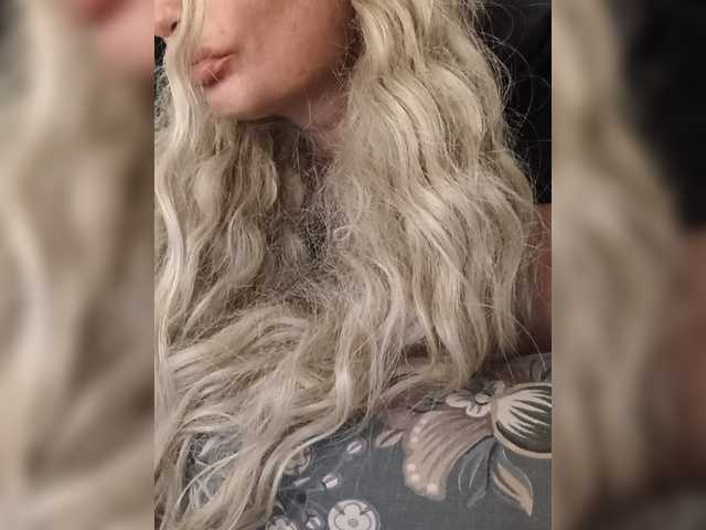 Sofaa live cam on BongaCams