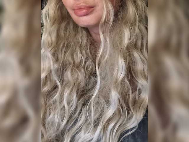 Sofaa live cam on BongaCams