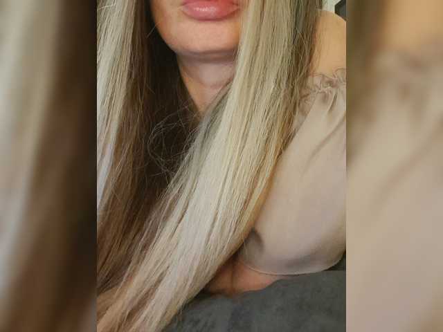 Sofaa live cam on BongaCams
