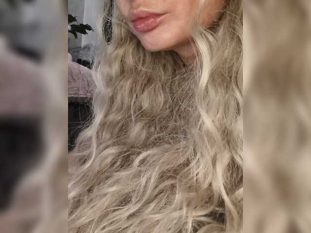 Sofaa live cam on BongaCams