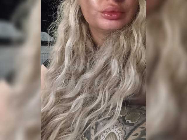 Sofaa live cam on BongaCams