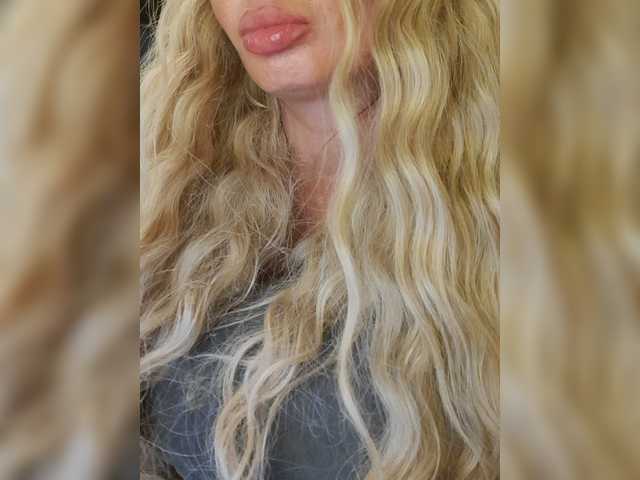 Sofaa live cam on BongaCams