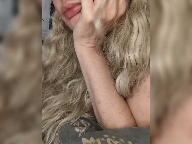 Sofaa live cam on BongaCams