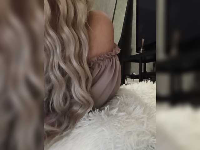 Sofaa live cam on BongaCams