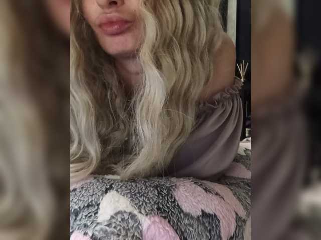Sofaa live cam on BongaCams