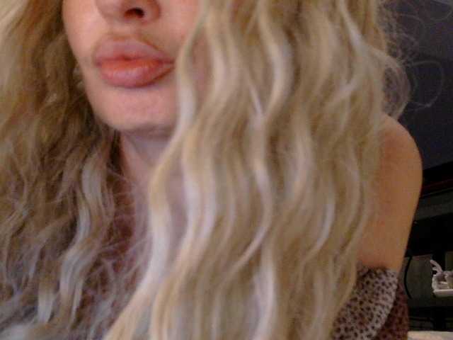 Sofaa live cam preview