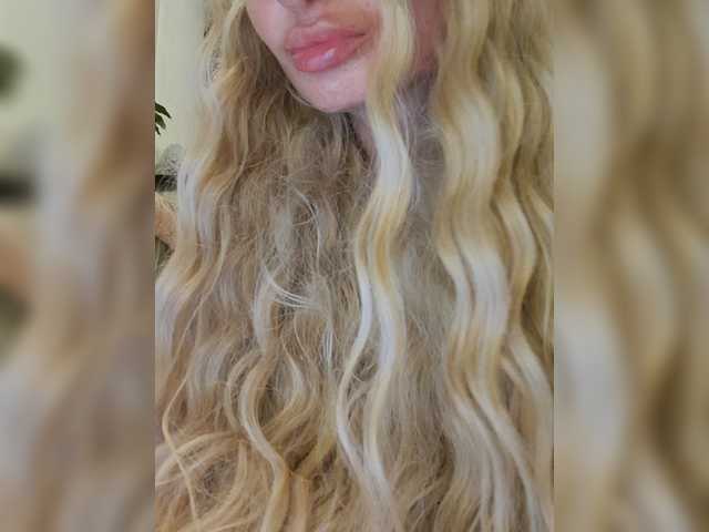Sofaa live cam on BongaCams