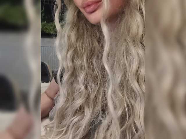 Sofaa live cam on BongaCams