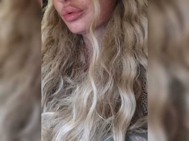 Sofaa live cam on BongaCams