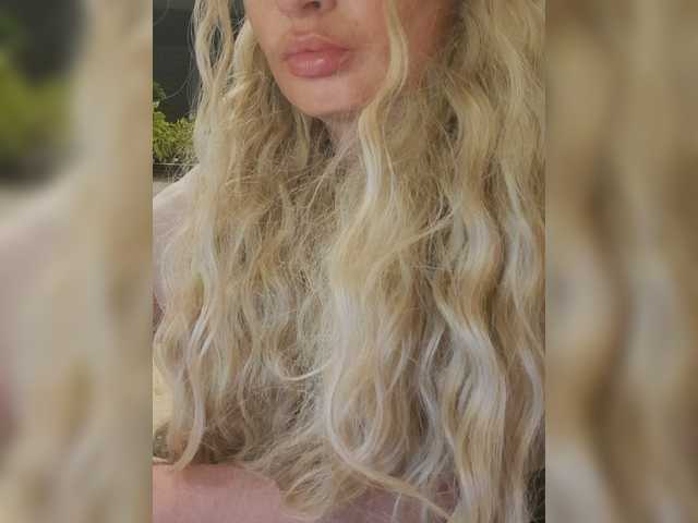 Sofaa live cam on BongaCams