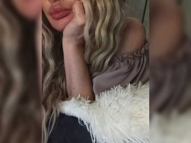 Sofaa в эфире на BongaCams
