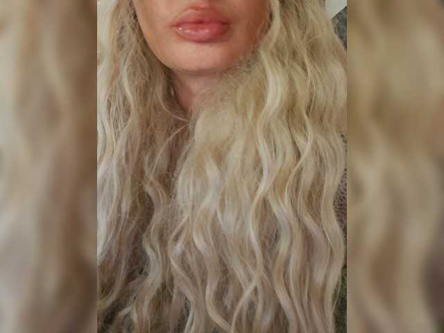 Sofaa live cam on BongaCams