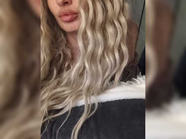 Sofaa live cam on BongaCams