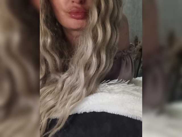 Sofaa live cam on BongaCams