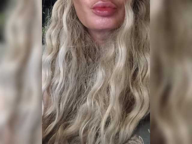 Sofaa live cam on BongaCams