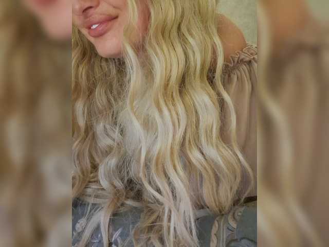 Sofaa live cam on BongaCams