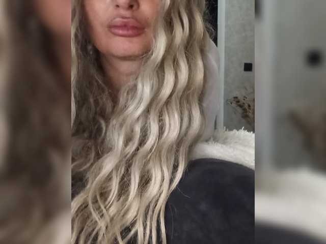 Sofaa live cam on BongaCams
