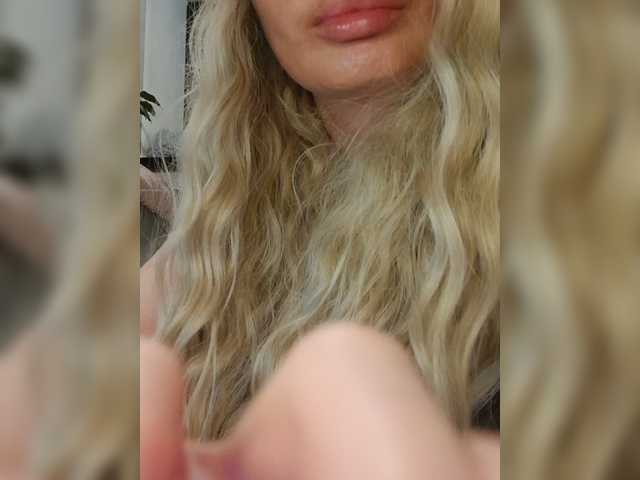 Sofaa live cam on BongaCams