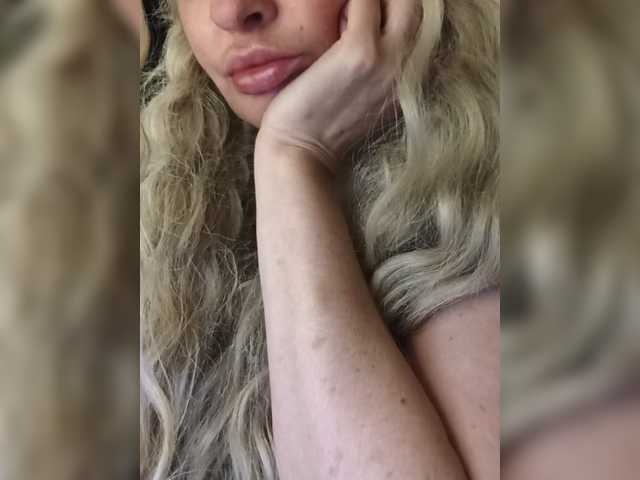 Sofaa live cam on BongaCams