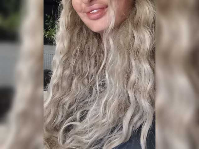Sofaa live cam on BongaCams