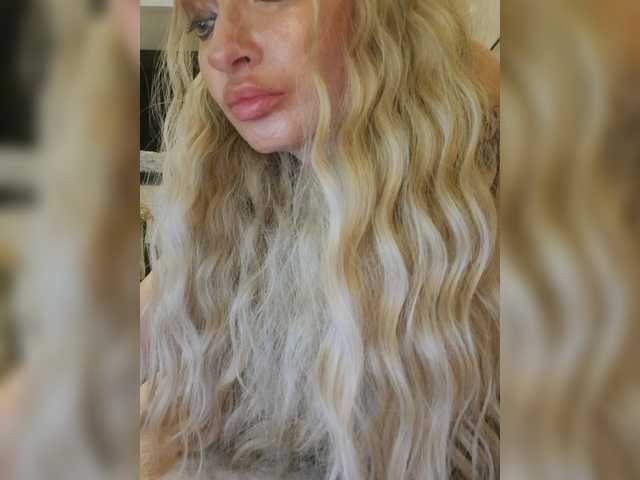 Sofaa live cam on BongaCams