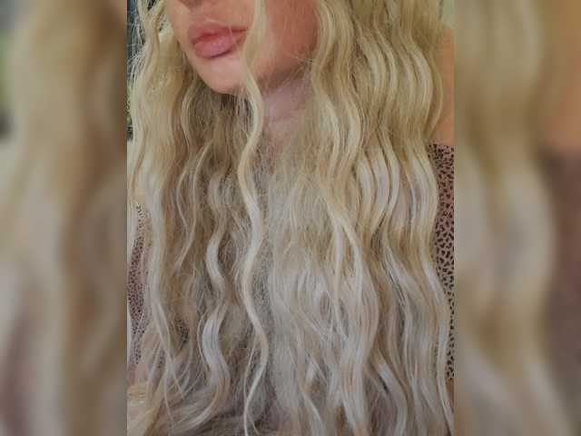 Sofaa live cam on BongaCams