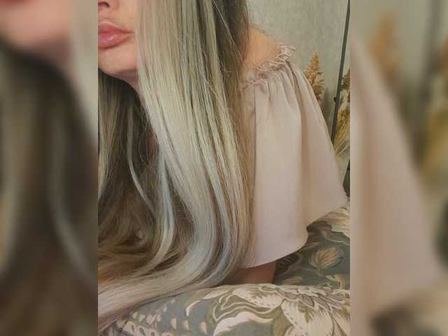 Sofaa live cam on BongaCams